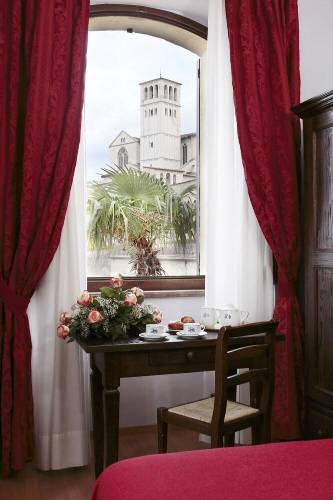 Hotel Windsor Savoia Ассизи Экстерьер фото