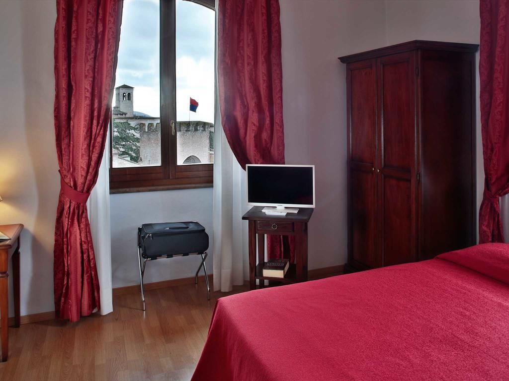 Hotel Windsor Savoia Ассизи Экстерьер фото