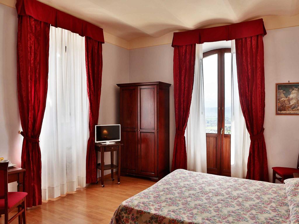 Hotel Windsor Savoia Ассизи Экстерьер фото