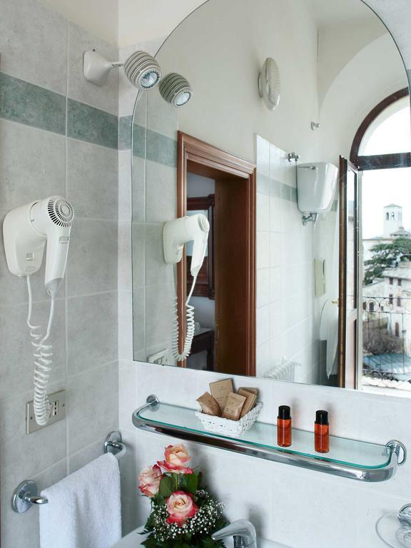 Hotel Windsor Savoia Ассизи Экстерьер фото