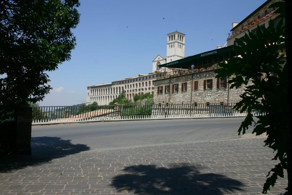 Hotel Windsor Savoia Ассизи Экстерьер фото